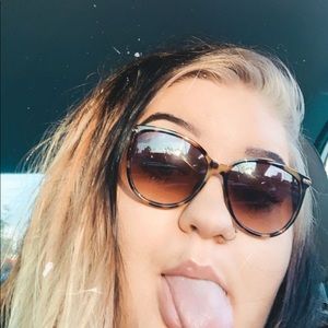 Meet your Posher, Cierra